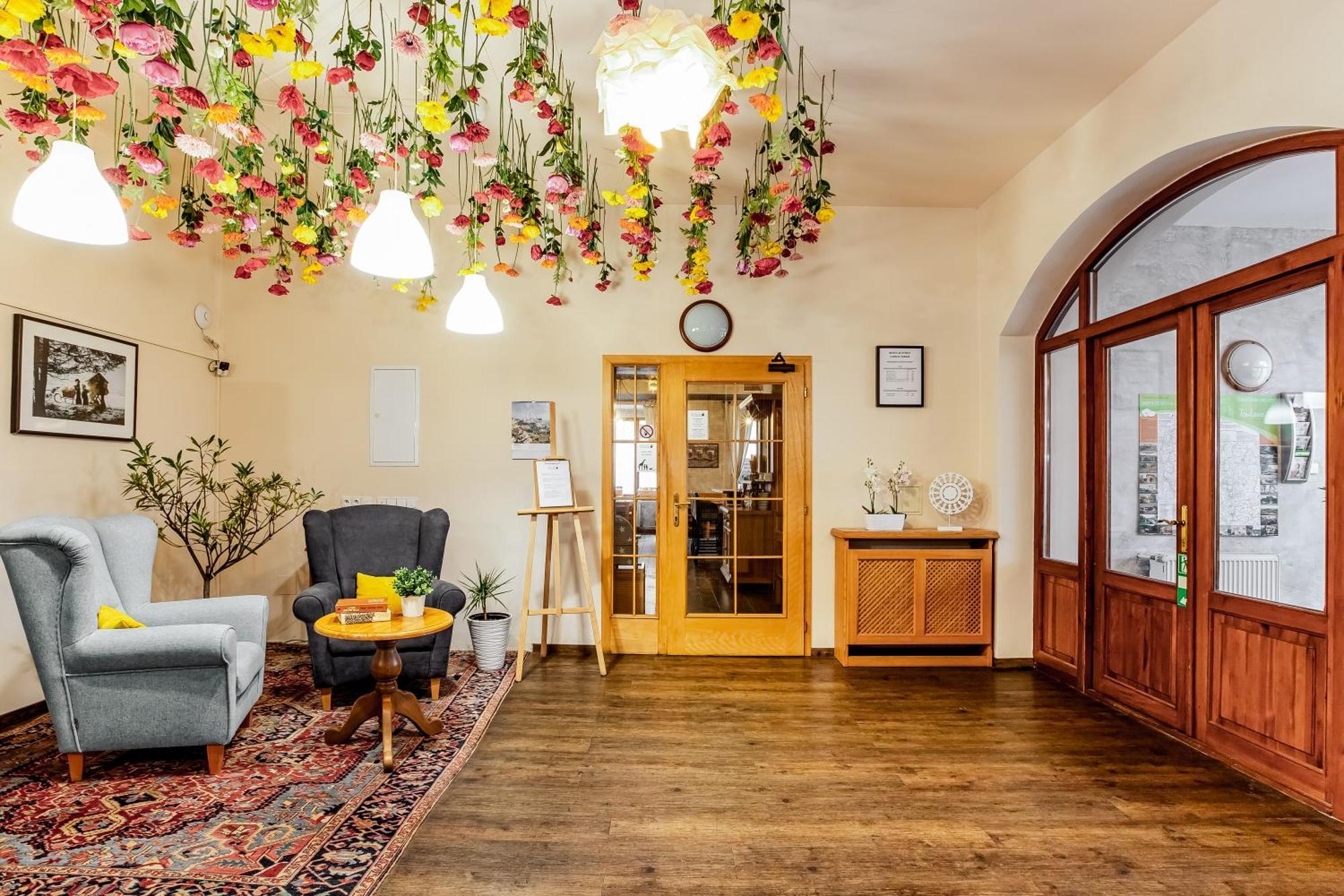 Hotel Panska Бехине Экстерьер фото